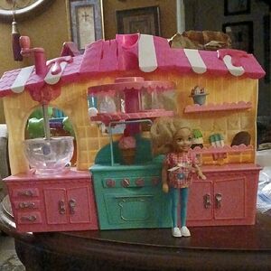 Num Noms Stackable Silly Shakes Maker Playset includes Doll